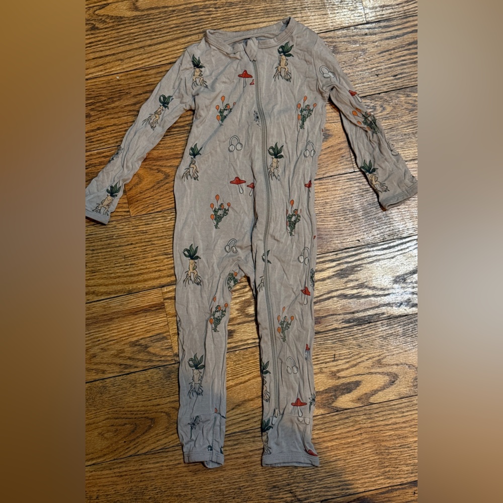 Kyte BABY Gray Pajama Set with Nature Print